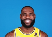 包含超越传奇！詹姆斯在拳击赛事中写下全新篇章的词条