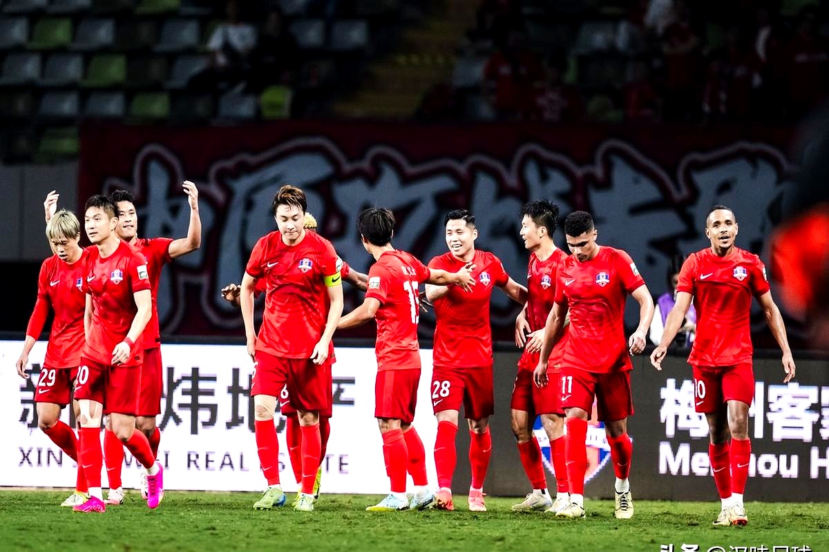 纷繁足球赛事缤纷上演,国内球员豪情万丈的简单介绍 纷繁足球赛事缤纷上演,国内球员豪情万丈的简单介绍