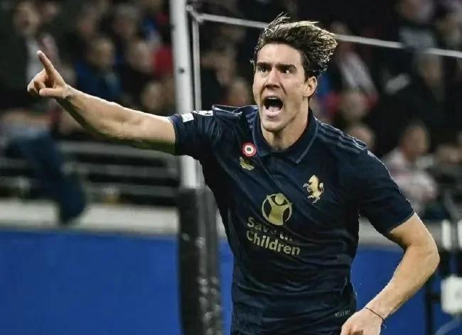 关于斯图加特客场平局，保持不败之酋的信息