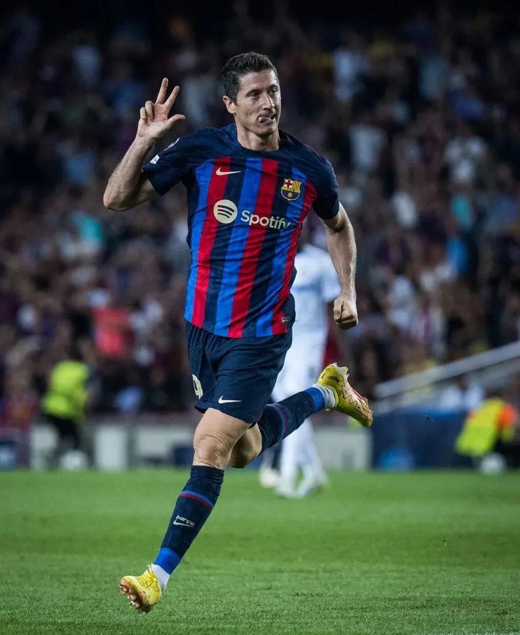 巴萨绝杀逆转，梅西再演帽子戏法