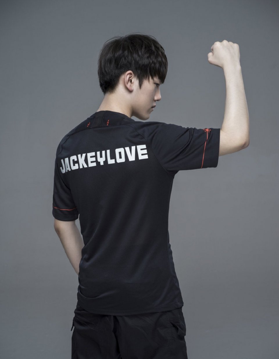 Uzi重返赛场,最后时刻胜出首场状态出色,拜仁观众沸腾! Uzi重返赛场,最后时刻胜出首场状态出色,拜仁观众沸腾!