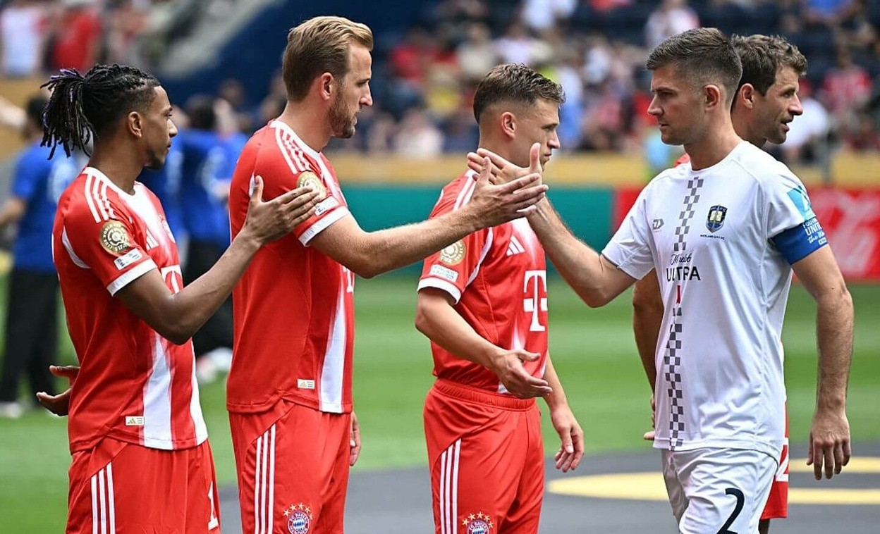 穆古鲁扎迎来十五赛季出色发挥,拜仁观众热烈欢呼!全场沸腾不已(李清照月满西楼) 穆古鲁扎迎来十五赛季出色发挥,拜仁观众热烈欢呼!全场沸腾不已(李清照月满西楼)